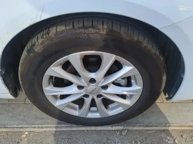 Roewe i5 — Фото автомобиля 6