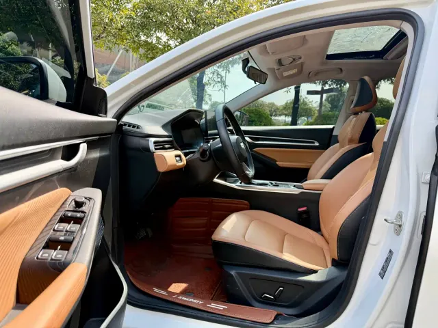 Geely Emgrand — Фото автомобиля 8