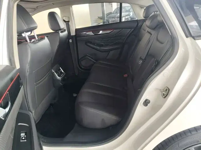 Dongfeng Yixuan MAX — Фото автомобиля 16