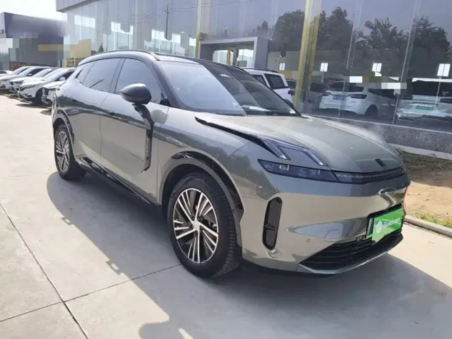 Lynk & Co 08 EM-P — Фото автомобиля 3