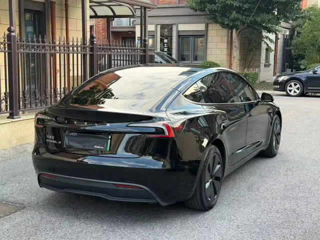 Tesla Model 3 — Фото автомобиля 9