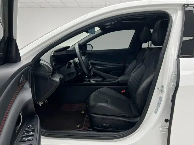 Hyundai Elantra — Фото автомобиля 13
