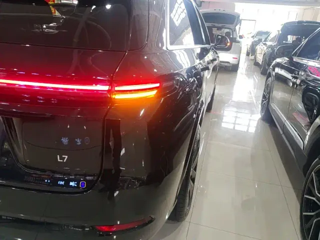 Li Auto L7 — Фото автомобиля 7