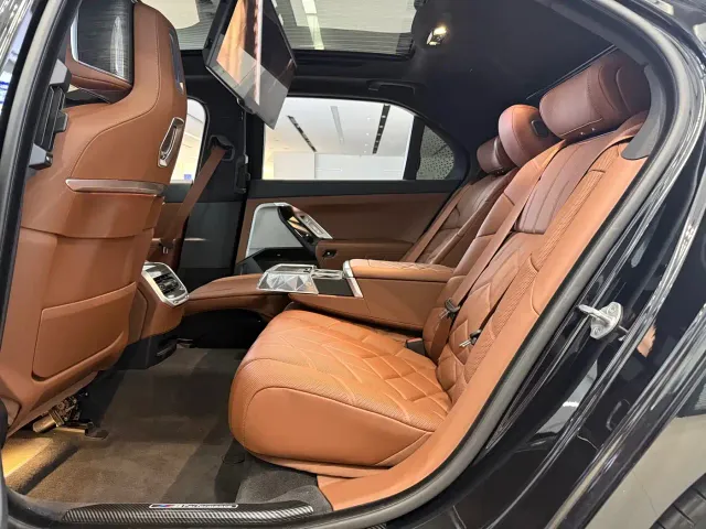 BMW 7 Series — Фото автомобиля 11