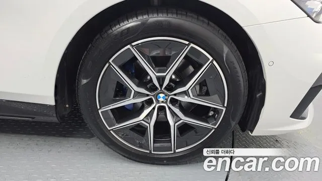 BMW 5-Series — Фото автомобиля 21