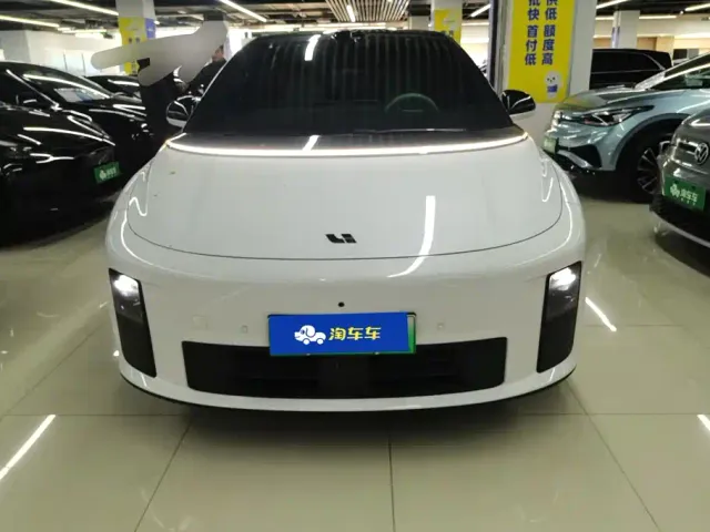 Li Auto i6 — Фото автомобиля 2