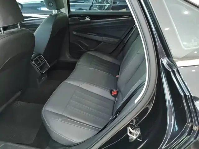 Volkswagen Passat — Фото автомобиля 16