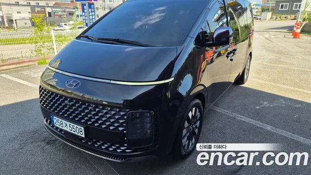 Фотография автомобиля — Hyundai Staria