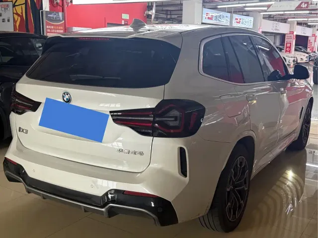 BMW iX3 — Фото автомобиля 5