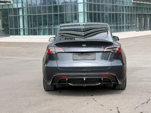 Tesla Model Y — Фото автомобиля 5