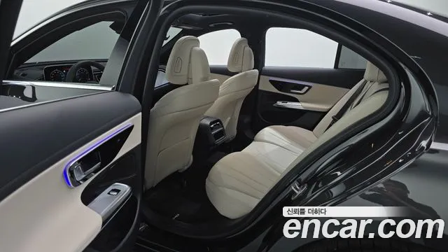 Mercedes-Benz E-Class — Фото автомобиля 12