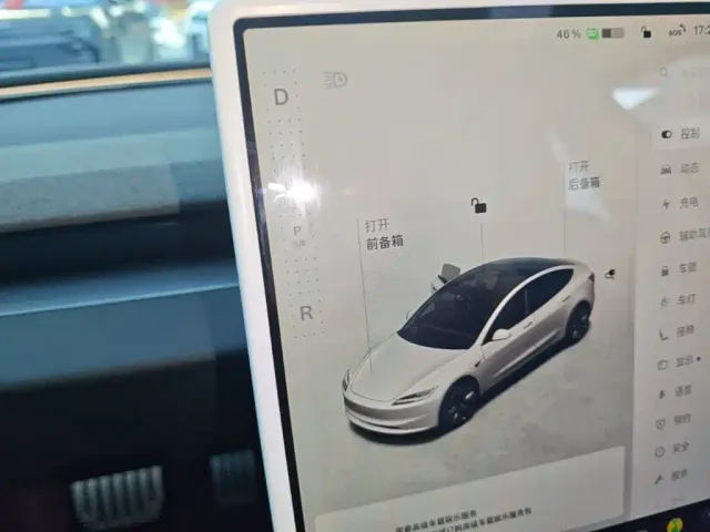 Tesla Model 3 — Фото автомобиля 13