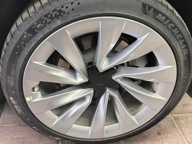 Tesla Model Y — Фото автомобиля 7