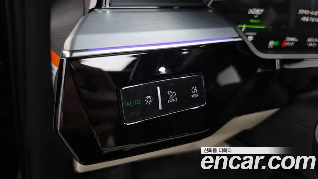 Audi e-tron — Фото автомобиля 26