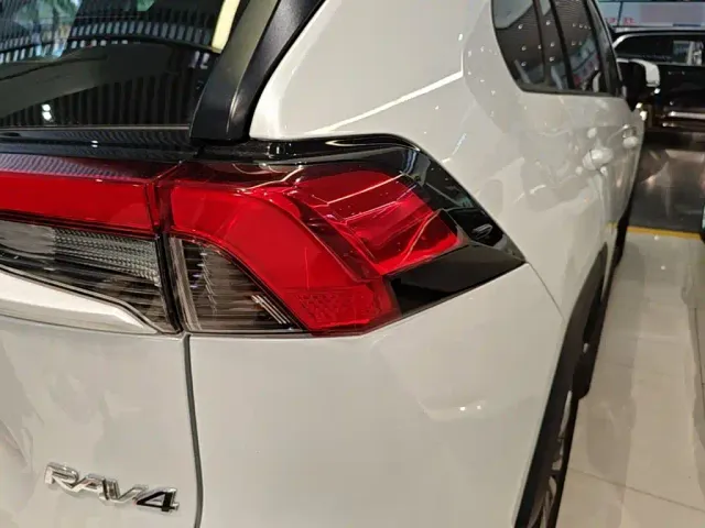 Toyota RAV4 — Фото автомобиля 7