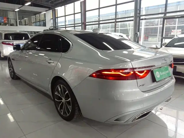 Jaguar XFL — Фото автомобиля 4