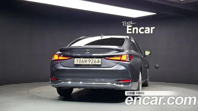Lexus ES — Фото автомобиля 4