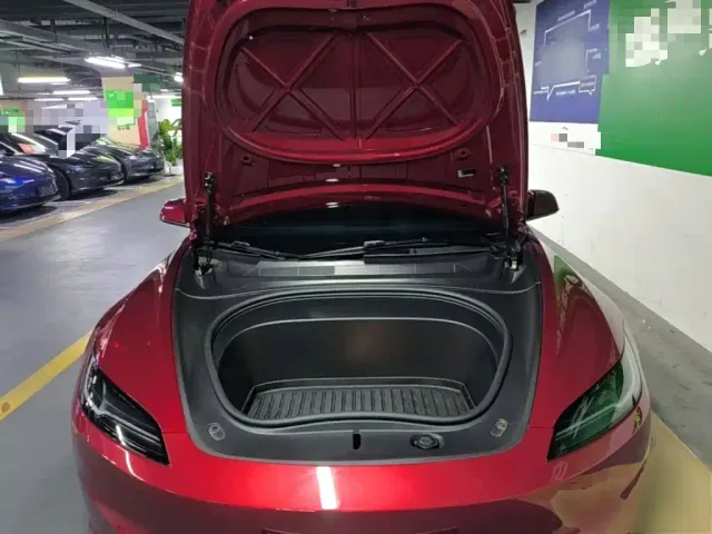 Tesla Model 3 — Фото автомобиля 19