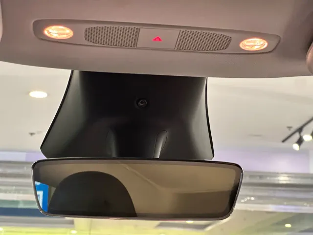 Tesla Model Y — Фото автомобиля 13