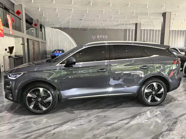 BYD Tang — Фото автомобиля 4