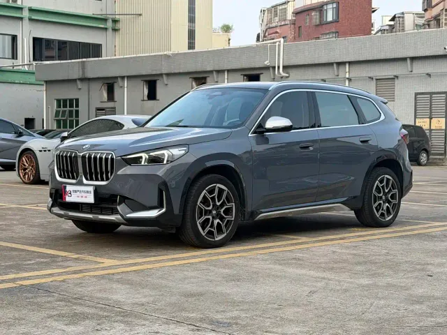 Фотография автомобиля — BMW X1