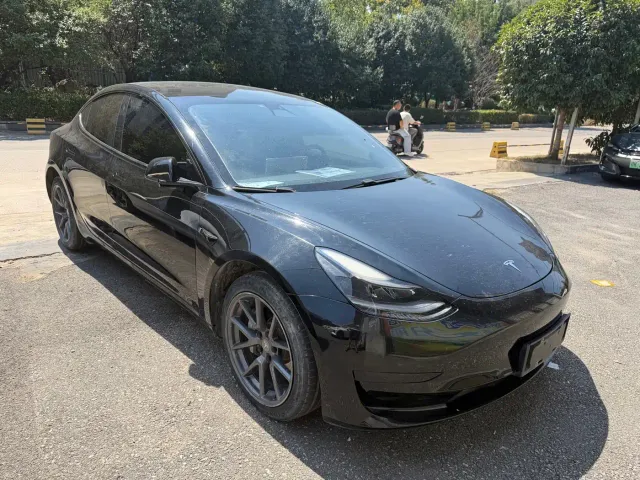 Tesla Model 3 — Фото автомобиля 3