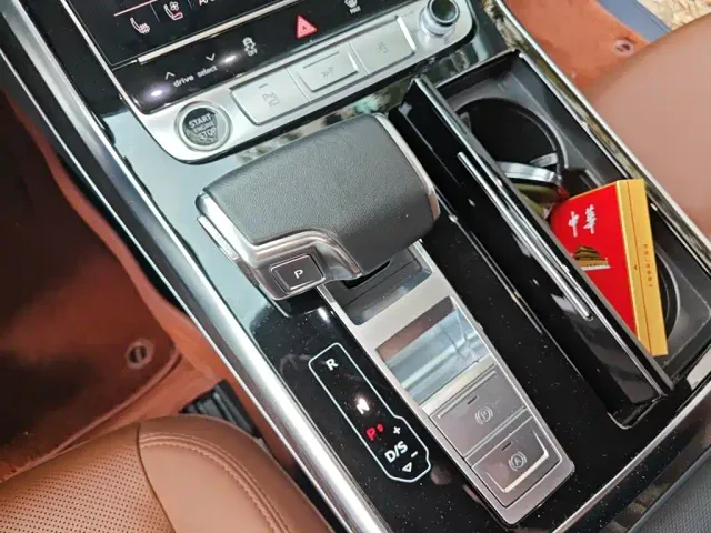 Audi Q8 — Фото автомобиля 10