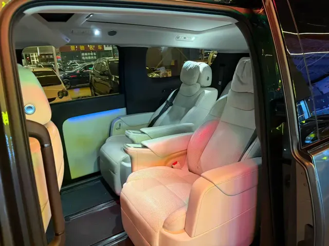 Li Auto MEGA — Фото автомобиля 4