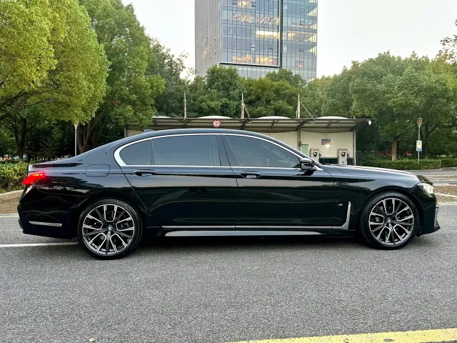 BMW 7 Series — Фото автомобиля 6