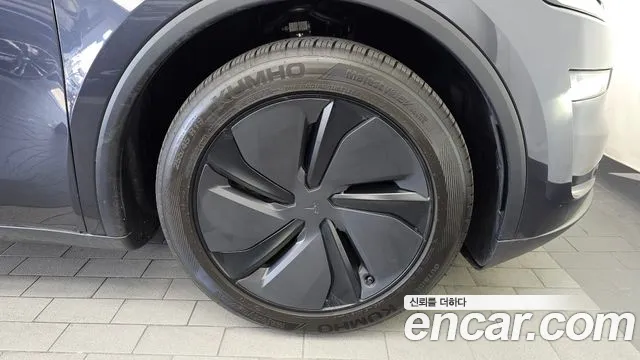 Tesla Model Y — Фото автомобиля 6