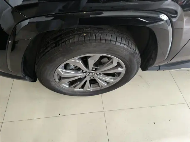 Toyota RAV4 — Фото автомобиля 24