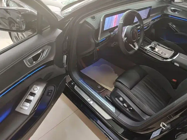 Hongqi H9 — Фото автомобиля 15