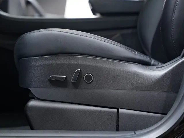 Tesla Model Y — Фото автомобиля 7