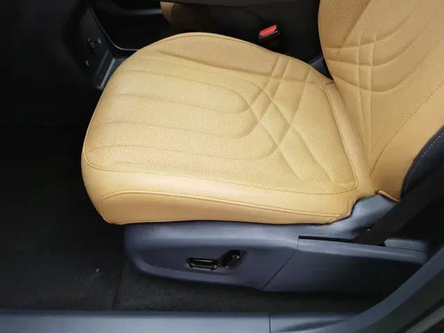 Geely Galaxy Starship 7 EM-i — Фото автомобиля 20