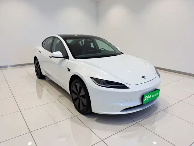 Tesla Model 3 — Фото автомобиля 3