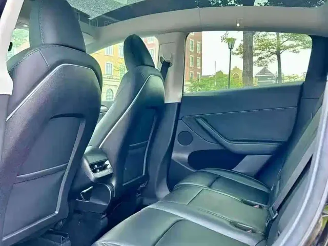 Tesla Model Y — Фото автомобиля 5