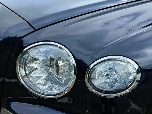 Bentley Flying Spur — Фото автомобиля 8