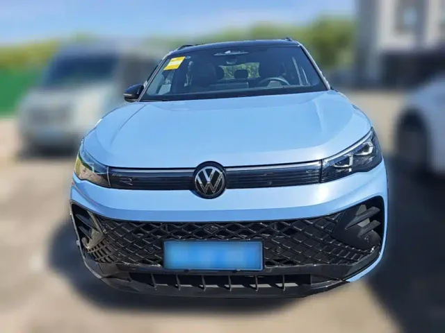 Volkswagen Tiguan L — Фото автомобиля 4
