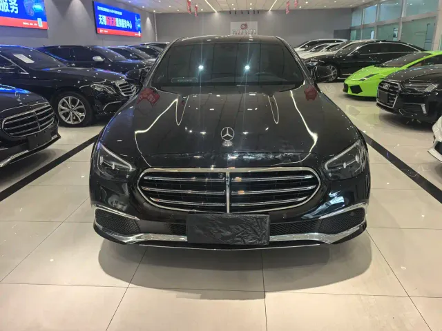 Mercedes-Benz E-Class — Фото автомобиля 2