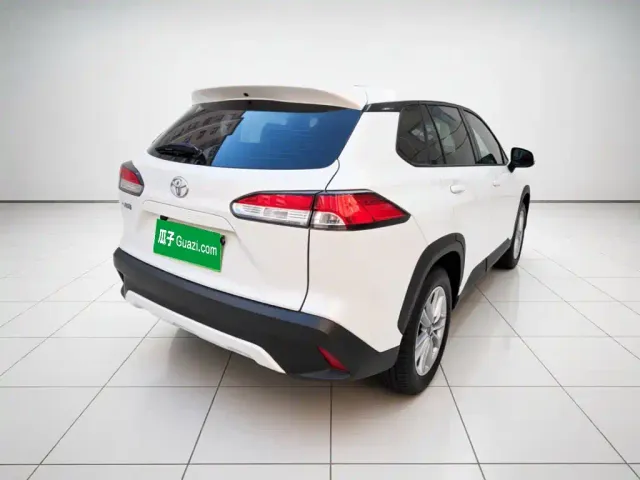 Toyota Corolla Cross — Фото автомобиля 4