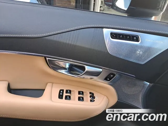 Volvo XC90 — Фото автомобиля 19