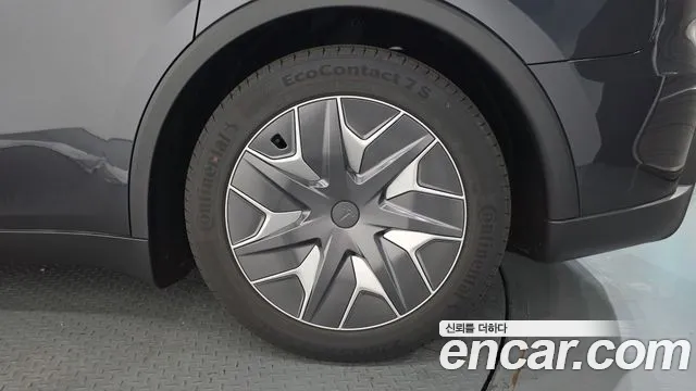 Tesla Model Y — Фото автомобиля 6