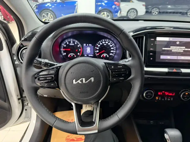 Kia KX1 — Фото автомобиля 8