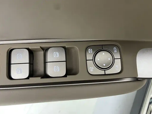 Li Auto L8 — Фото автомобиля 26
