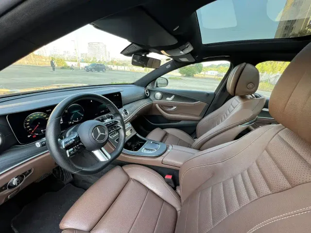 Mercedes-Benz E-Class — Фото автомобиля 4