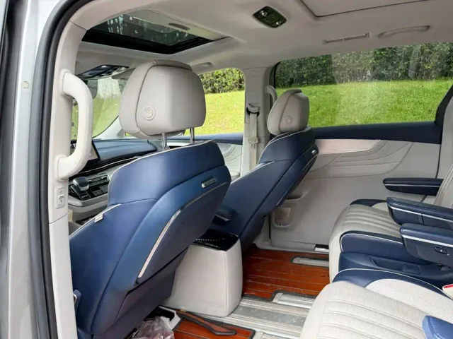 Roewe iMAX8 — Фото автомобиля 10