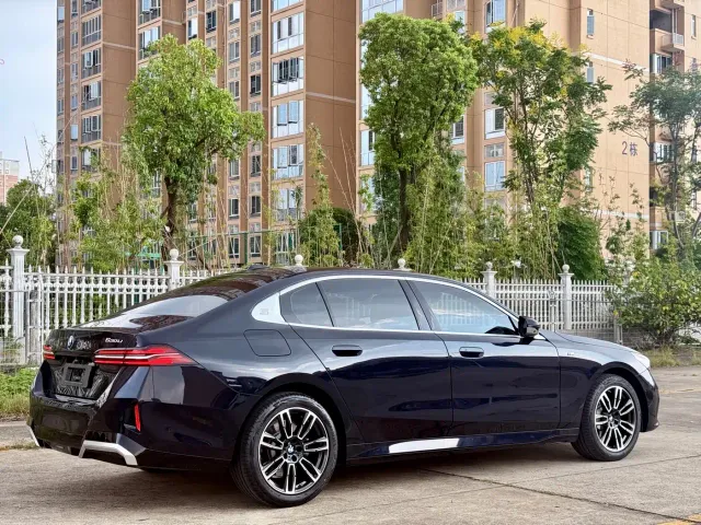 BMW 5 Series — Фото автомобиля 7