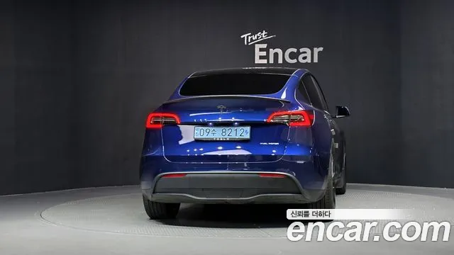 Tesla Model Y — Фото автомобиля 3