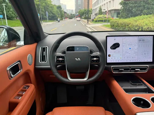 Li Auto L8 — Фото автомобиля 14