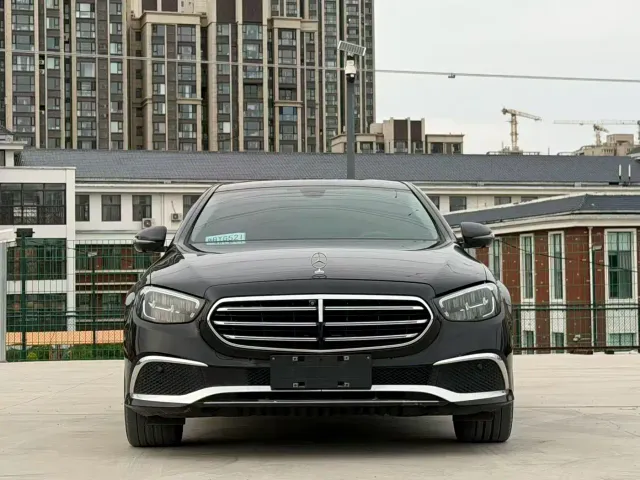 Mercedes-Benz E-Class — Фото автомобиля 2